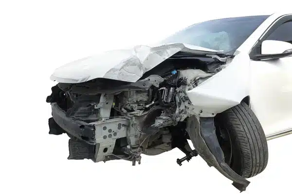 Coche accidentado con frontal roto | Perito Judicial